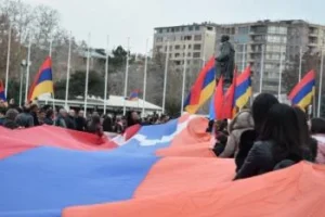 Արցախի իշխանությունների հետքը երևանյան ցույցում