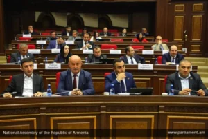Խորհրդարանն առաջին ընթերցմամբ ընդունեց սահմանադրական փոփոխություններից հետո օրենքում ստեղծված հակասությունը վերացնելու նախագիծը |armenpress.am|