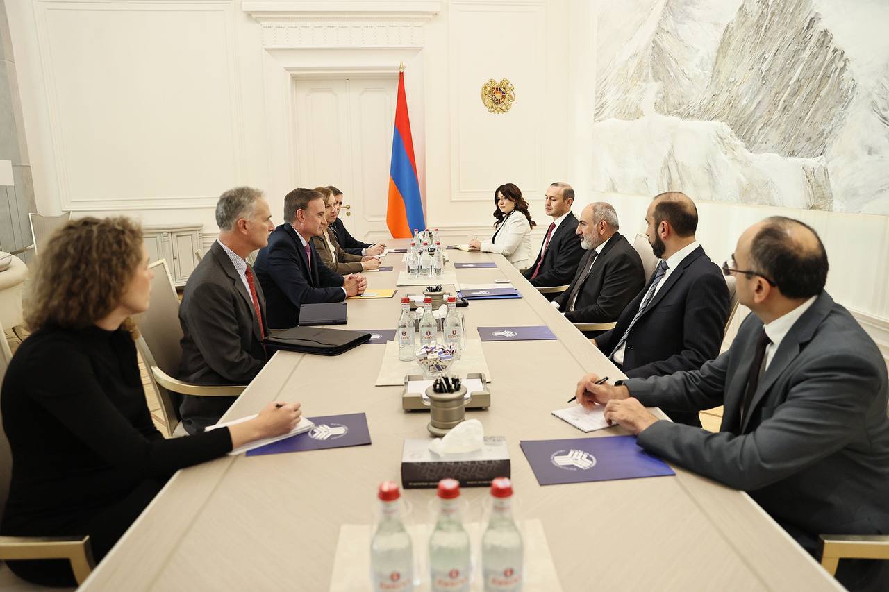Մայքլ Քարփենթերը վարչապետ Փաշինյանին է փոխանցել Ջո Բայդենի նամակը