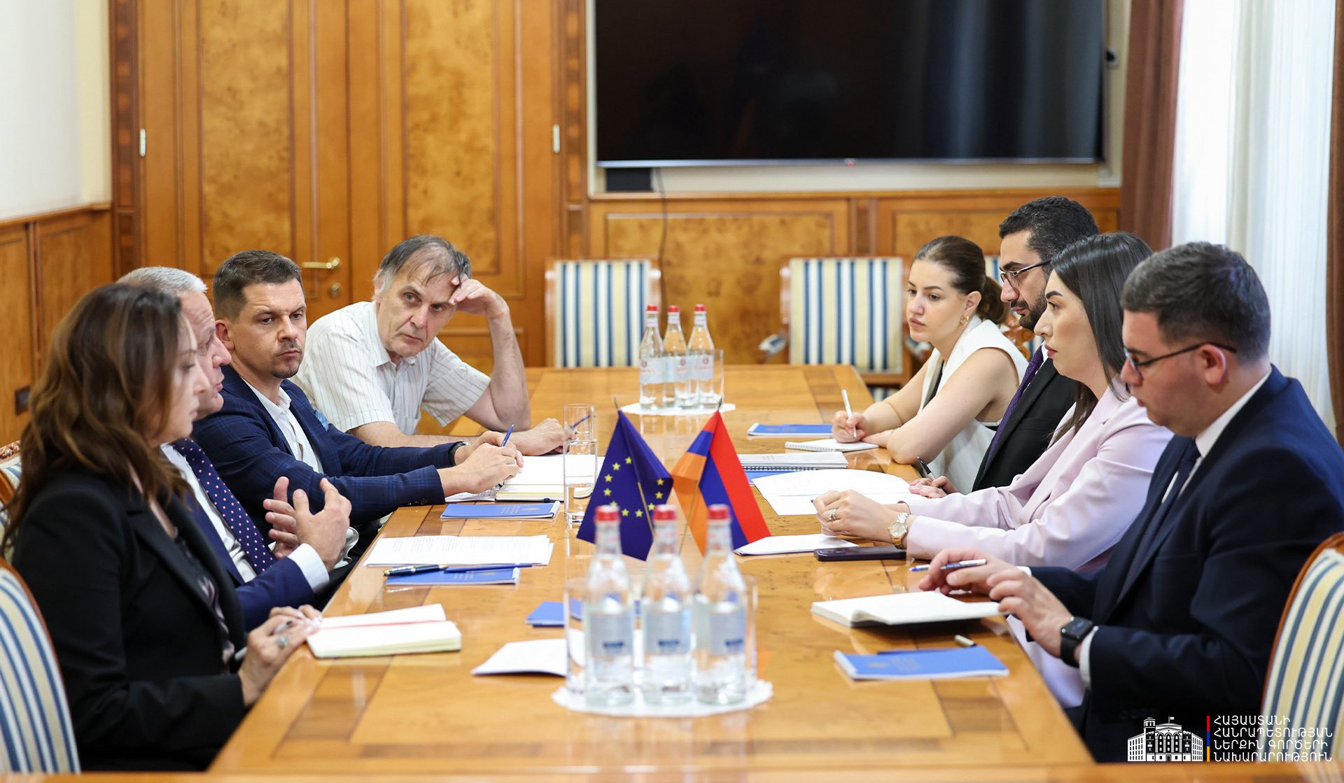 ԵՄ վիզաների ազատականացման ուղղությամբ աշխատանքներն ակտիվորեն շարունակվում են․ ՆԳ նախարարն ընդունել է ԵՄ պատվիրակության ղեկավարին | 1lurer.am