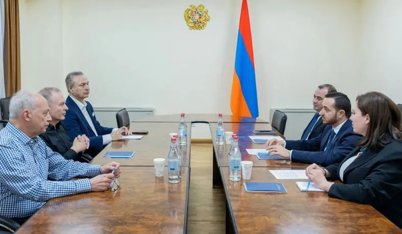 Մխիթար Հայրապետյանը հանդիպել է Synopsys ընկերության ճարտարագիտական գերազանցության խմբի ավագ փոխնախագահ Ռաջա Թաբեթին