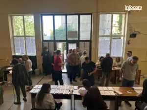 Երեւանի 4/38 տեղամասի հանձնաժողովի անդամը դժգոհ է դրոշմանիշի որակից