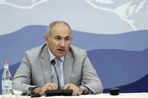 Պատերազմի եռագլուխ կուսակցությունը և նրան ուղեկցող քրեաօլիգարխիկ համակարգը պետք է արմատախիլ արվի ՀՀ-ից՝ հայտարարում է Փաշինյանը