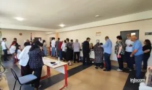 Էրեբունիում 10/16 ընտրական տեղամասում ընտրողների երկար հերթ է գոյացել