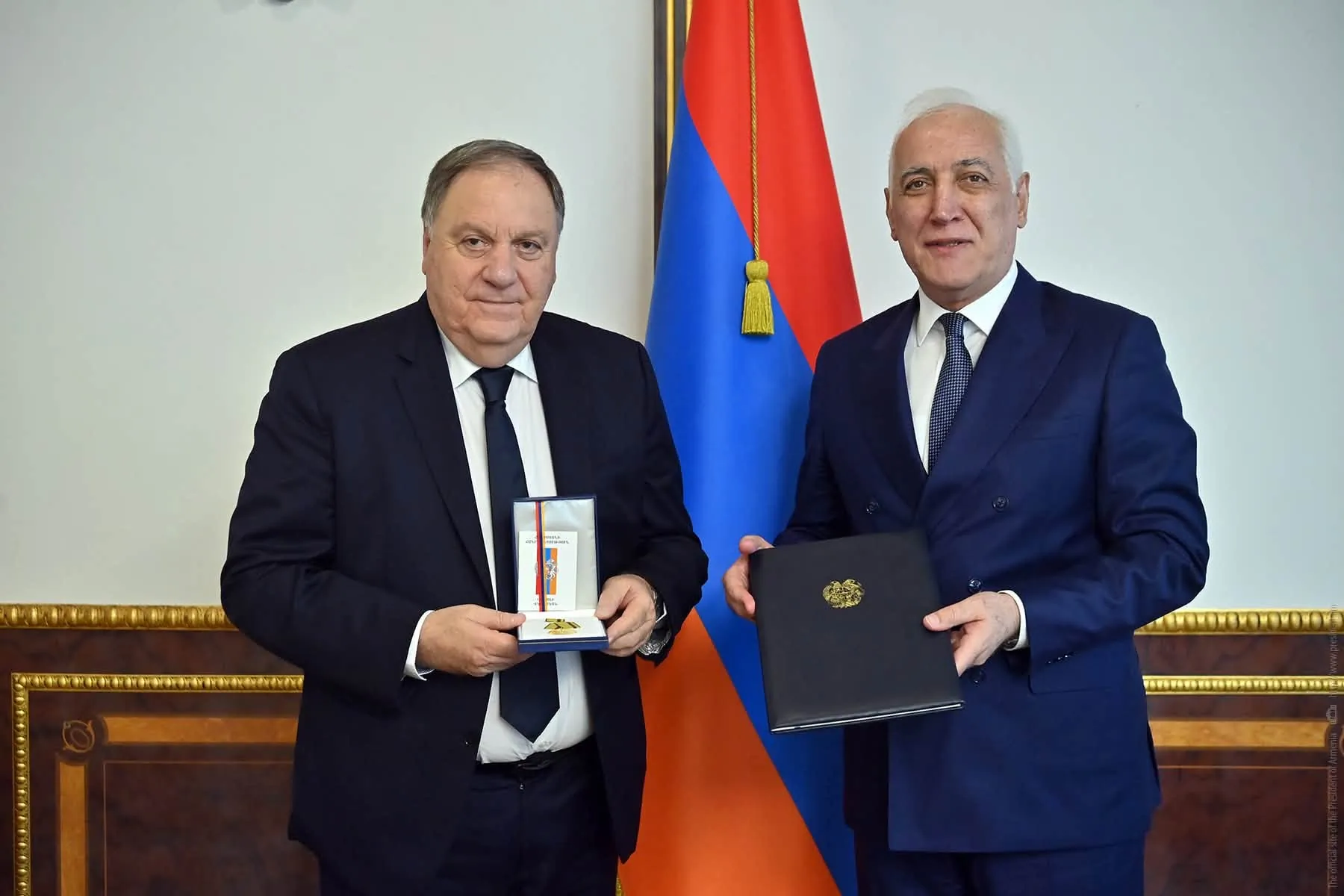 Վահագն Խաչատուրյանը Վարդգես Մահտեսյանին հանձնել է Երախտագիտության մեդալը | shantnews.am