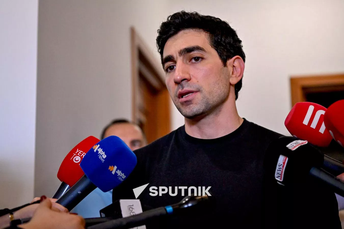 Լևոն Քոչարյանի տան խուզարկությունն ավարտվեց․ պատգամավորը մեկնաբանել է տեղի ունեցածը | arm.sputniknews.ru