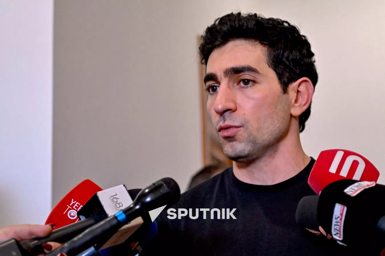 Մոտ 2 շաբաթ առաջ վիրահատվել է. Լևոն Քոչարյանը` հոր առողջական վիճակի մասին | arm.sputniknews.ru