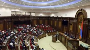 «Ուժեղ Հայաստան» խմբակցությունը լքեց ԱԺ նիստերի դահլիճը | azatutyun.am