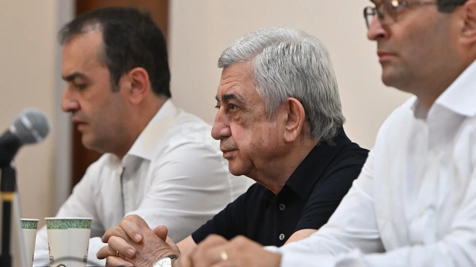 Բան չեմ հասկանում. Սերժ Սարգսյանը ավելի քան 1.5 ժամ անց դուրս եկավ Հակակոռուպցիոն կոմիտեից | arm.sputniknews.ru