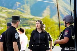 ՆԳ նախարարը Սյունիքի սահմանային պահակակետերում հետևել է Ոստիկանության գվարդիայի ծառայողների հերթապահությանը | armenpress.am