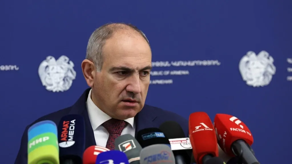 Քոչարյանը, Ծառուկյանը, Սարգսյանը ամսի 1-ը որ մոտենա, պիտի հեռախոսը բացեն, տեսնեն՝ թոշակը նստել է, թե չէ. վարչապետ | azatutyun.am