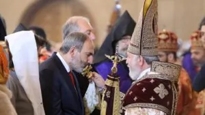 «Եթե Գարեգին Բ-ն կամ Կտրիճ Ներսիսյանն ընդունի այս օրակարգը, ես կնստեմ և իր հետ կքննարկեմ այդ օրակարգը». Փաշինյան | azatutyun.am