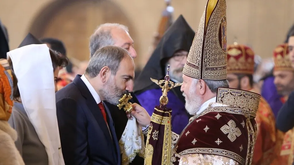 «Եթե Գարեգին Բ-ն կամ Կտրիճ Ներսիսյանն ընդունի այս օրակարգը, ես կնստեմ և իր հետ կքննարկեմ այդ օրակարգը». Փաշինյան | azatutyun.am