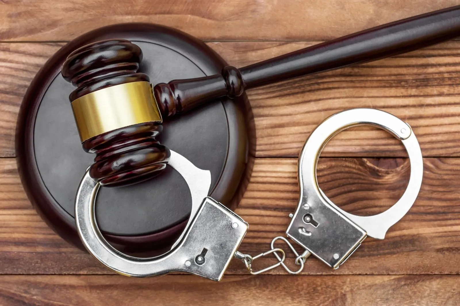 Առանձնապես խոշոր չափերով շորթման և դատավարության մասնակցի լիազորությունների իրականացմանը խոչընդոտելու վերաբերյալ քրվարույթի նախաքննությունն ավարտվել է | armenpress.am