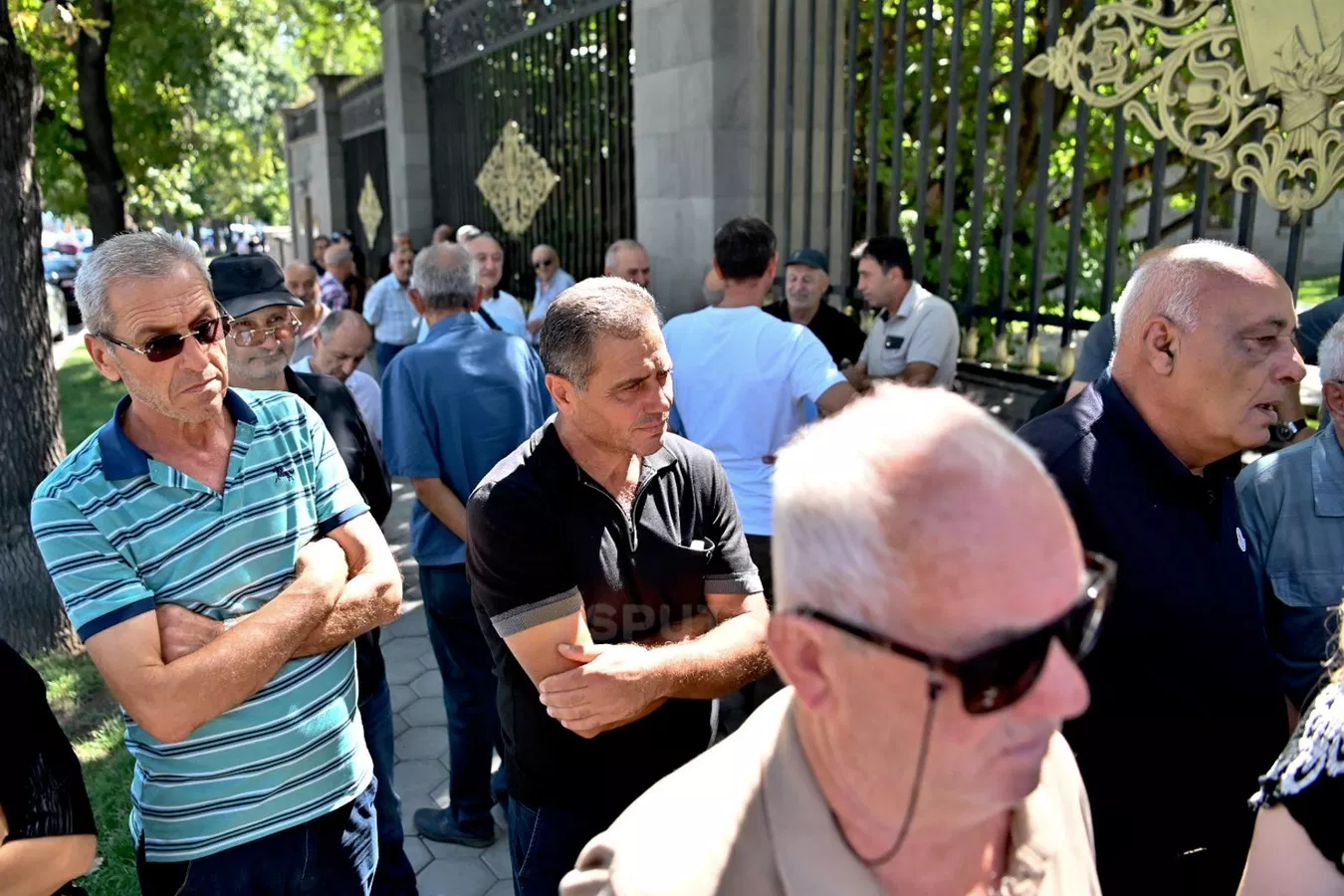 «Հայաստան» խմբակցության պատգամավորները հանդիպեցին բողոքի ակցիա իրականացնող արցախցիներին | arm.sputniknews.ru