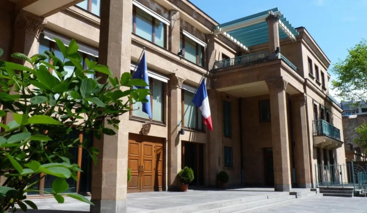 Արձանագրվել են սանիտարական կանոնների խախտումներ. Ֆրանսիայի դեսպանությունը՝ միջոցառման հյուրերի սննդային թունավորման պատճառների մասին | 1lurer.am