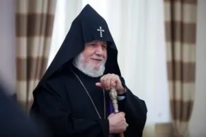 Երրորդ դատավորն է հրաժարվել կաթողիկոսի և վեց եպիսկոպոսի վերաբերյալ քրեական գործը քննելուց