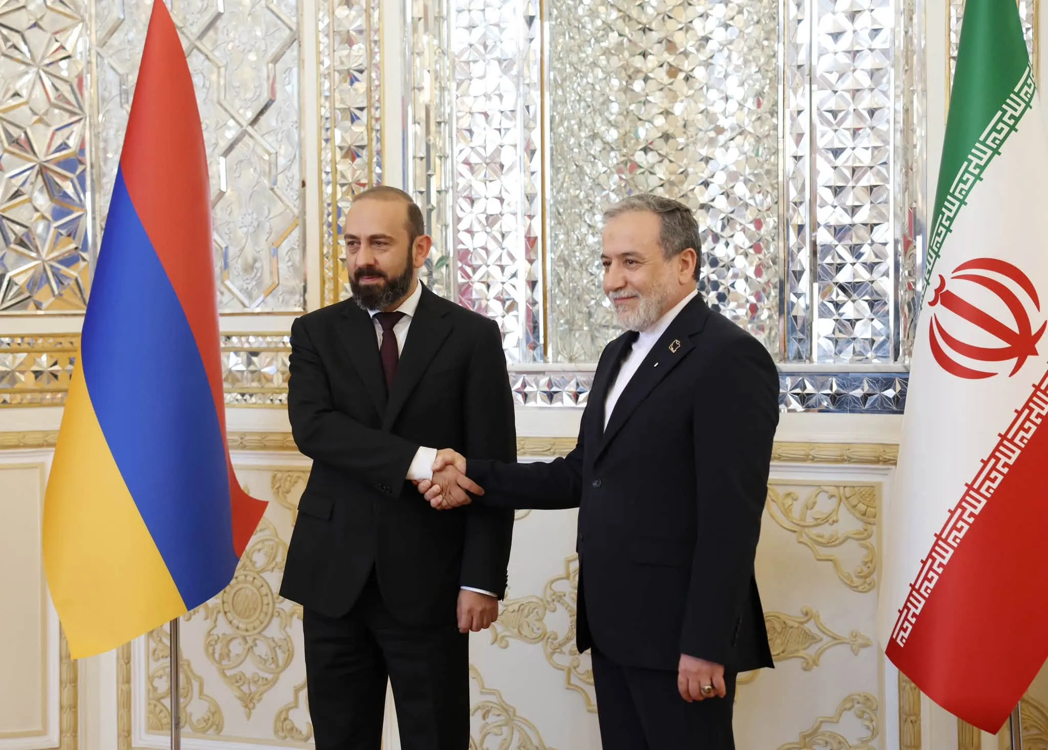 Արաղչին Միրզոյանին հայտնել է Իրանի պատրաստակամությունը՝ շարունակել բազմակողմ համագործակցությունը, այդ թվում՝ 3+3 ձևաչափով | factor.am