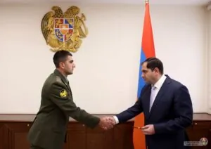Սուրեն Պապիկյանը կադրային ընդունելություն է անցկացրել և սպաներին շնորհել հերթական զինվորական կոչումներ | shantnews.am
