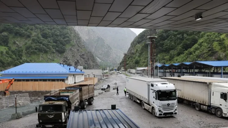 Վերին Լարսի անցակետում 2000 բեռնատար է կուտակվել | azatutyun.am