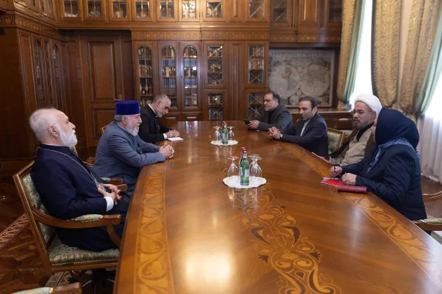 Գարեգին 2-րդն ընդունել է «Էսրա» միջազգային հիմնադրամի նախագահին և ՀՀ-ում Իրանի դեսպանին