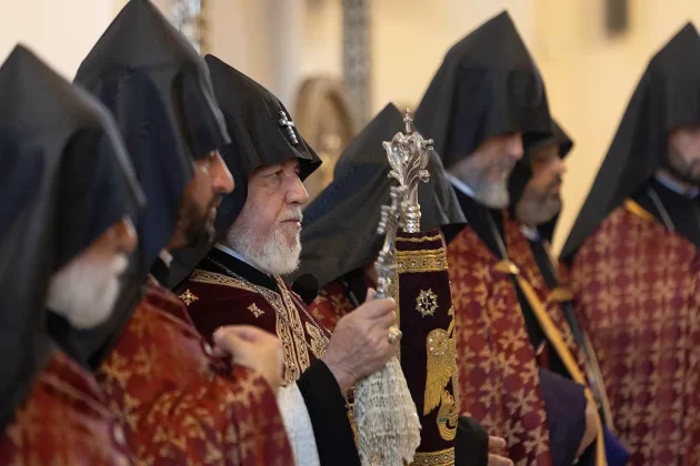 Գարեգին Երկրորդն ու հոգևորականները աղոթել են գերիների շուտափույթ վերադարձի համար | arm.sputniknews.ru