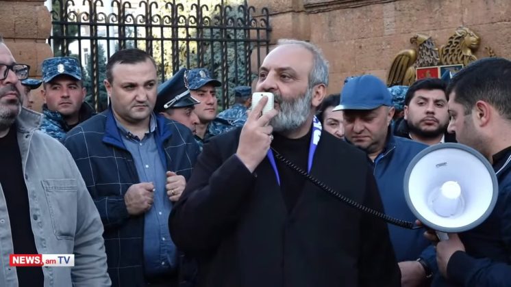 Բագրատ Գալստանյանի առաջնորդած շարժումն ակցիա է իրականացնում նախագահական նստավայրի դիմաց
