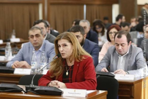 Մտածում են՝ ոնց ֆոկուս-պոկուս ու PR անեն, որ զեղչ արեցին. Իզաբելլա Աբգարյանը՝ տրանսպորտից օգտվողների արտոնությունների մասին