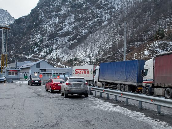 Վերին Լարս տանող ճանապարհը փակվել է բեռնատարների համար |arm.sputniknews.ru|