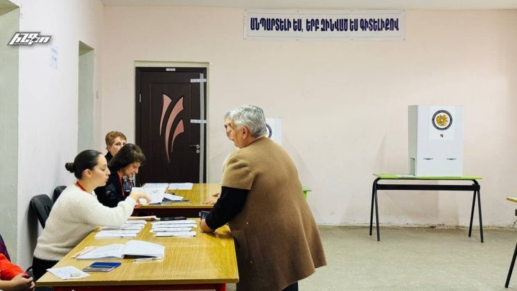 Ըստ ընտրատեղամասի գրանցամատյանի արձանագրության՝ ՔՊ վստահված անձը իրականացրել է ընտրողների մասնակցության նշումներ
