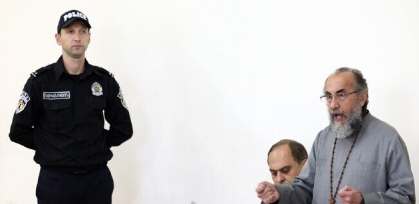 Ոչ մեկիդ նկատմամբ չարություն չունեմ, միայն խղճահարություն. Միքայել սրբազան | azatutyun.am