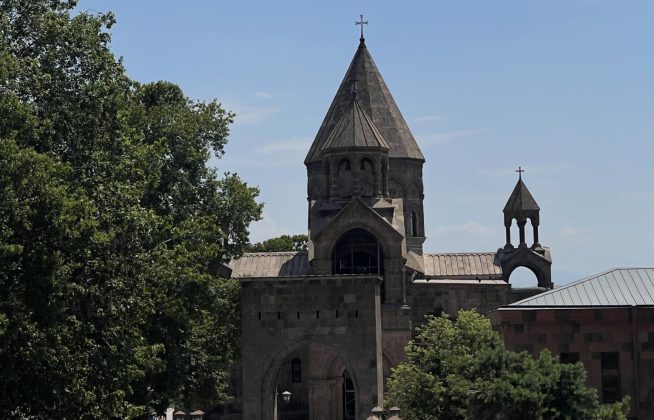 Մայր Աթոռ Սուրբ Էջմիածինը չի կարող լինել որևէ քաղաքական ուժի քարոզչական հարթակ. այն քաղաքական շահարկումների վայր չէ. Տեր Եսայի քահանա