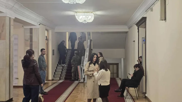 Լրագրողներին թույլ չեն տալիս ներկա լինել բյուջեի քննարկումներին | factor.am