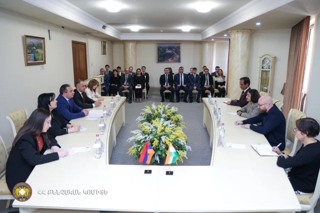 ՀՀ քննչական կոմիտեի նախագահը հանդիպել է Հնդկաստանի դեսպանին և Հնդկաստանում վերապատրաստում անցած քննիչներին