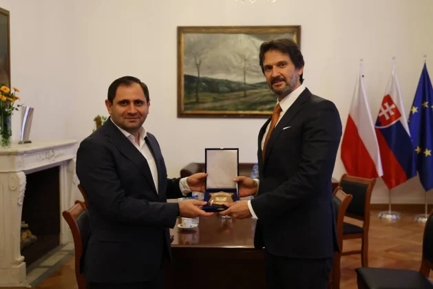 Պապիկյանը Սլովակիայի գործընկերոջ հետ քննարկել է պաշտպանության ոլորտում համագործակցության հարցեր