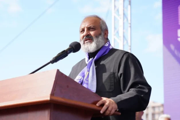 Բագրատ Սրբազանը հայցադիմում է ներկայացրել ընդդեմ պատգամավոր Վաղարշակ Հակոբյանի