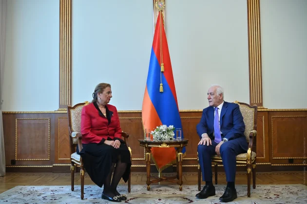 Վահագն Խաչատուրյանը հրաժեշտի հանդիպում է ունեցել Հայաստանում Հունգարիայի դեսպան Աննա Մարիա Շիկոյի հետ | factor.am