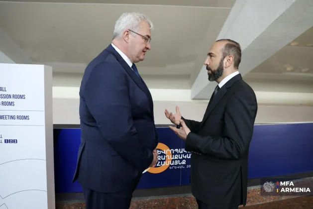 Արարատ Միրզոյանը քննարկում է ունեցել Ուկրաինայի ԱԳ նախարար Անդրիյ Սիբիհայի հետ