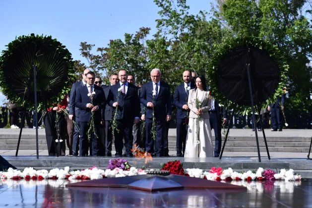 ՀՀ ԱԳՆ ղեկավար կազմը և աշխատակիցները հարգանքի տուրք են մատուցել հայրենիքի պաշտպանության և խաղաղության համար զոհվածների հիշատակին