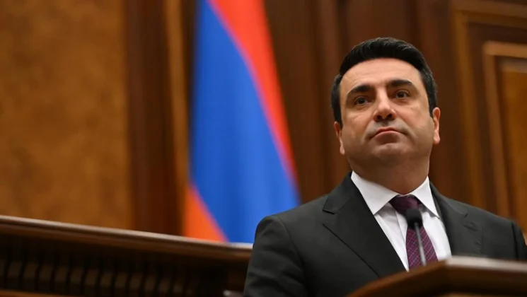 Սգալու հետ մեկտեղ պետք է գիտակցենք, որ այս օրը նաև անցյալից հետևություններ անելու, ուժեղանալու և ապրելու մասին է․ Ալեն Սիմոնյան