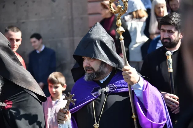 Մկրտիչ եպիսկոպոս Պռոշյանի տնային կալանքը վերացվեց․ նա չի կարող շփվել Արագածոտնի թեմի հոգևորականների հետ | factor.am