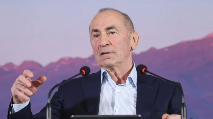 Խուզարկություններ Քոչարյանների տներում, Ռոբերտ Քոչարյանին տարել են ԱԱԾ | azatutyun.am