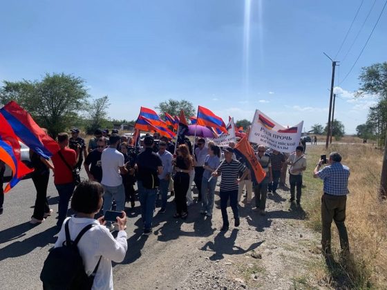 Գյումրիում ցույցեր են՝ ընդդեմ և ի պաշտպանություն ռուսական 102-րդ ռազմաբազայի