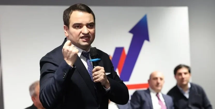 «Սա քաղաքական թատրոն է». ԿԸՀ-ն այսօր կշարունակի քննել Նարեկ Կարապետյանի վերաբերյալ միջնորդությունը | azatutyun.am