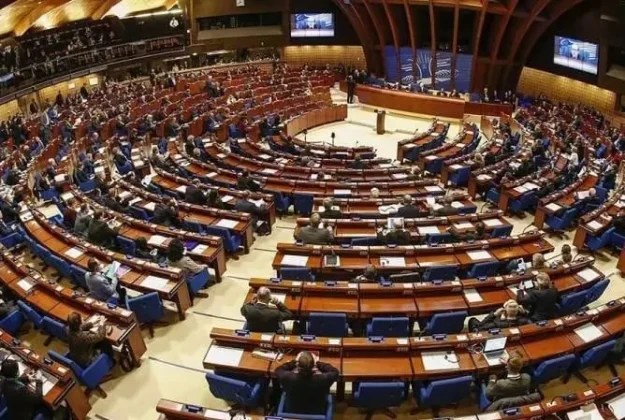ԵԽԽՎ-ն մտահոգ է Փաշինյանի ու կաթողիկոսի միջև լարվածությամբ․ նոր բանաձև է ընդունվել