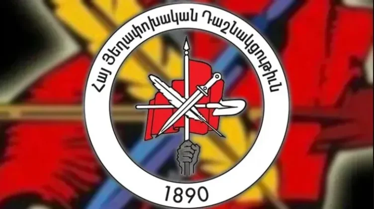 ՀՅԴ ՀԵՄ-ը պնդում է՝ Արցախի դրոշը վերականգնելու փորձի ժամանակ երկու անդամ բերման է ենթարկվել