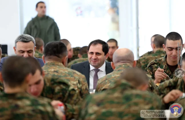 Սուրեն Պապիկյանը այցելել է ՊՆ ուսումնական զորամաս, մասնակցել նորակառույց ճաշարանի բացման արարողությանը