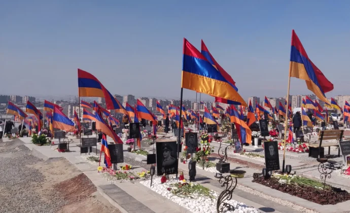 Եռաբլուրում շիրմաքարերի լրակազմերի դիմաց հատուցում կտրամադրվի