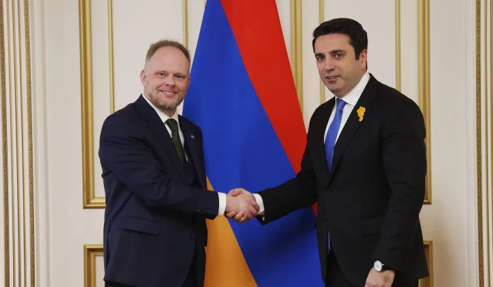 Ալեն Սիմոնյանը և Քևին Հեմիլթոնը քննարկել են Հայաստան-ՆԱՏՕ փոխգործակցության հարցեր | 1lurer.am