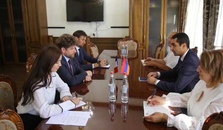 Գեղարքունիքի մարզպետն ընդունել է ՀՀ-ում Ֆրանսիայի դեսպան Օլիվիե Դըկոտինյիին